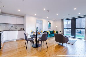 Dining - Remarkable 2-bed Apartment in Birmingham (Birmingham)