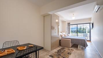 4 bedrooms, WiFi, bed sheets