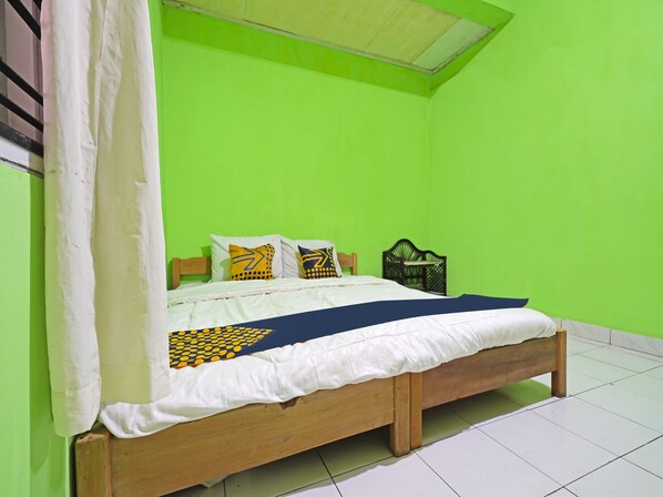 Double Room | Desk, free WiFi, bed sheets - SPOT ON 91543 Pondok Denki 11 (Bandung)