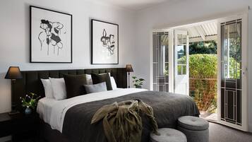 4 bedrooms, WiFi, bed sheets