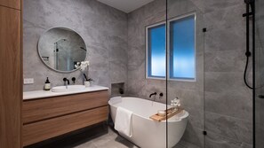 Bañera, bañera de hidromasaje, secador de pelo