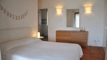 5 bedrooms, iron/ironing board, WiFi