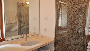 Villa | Bathroom