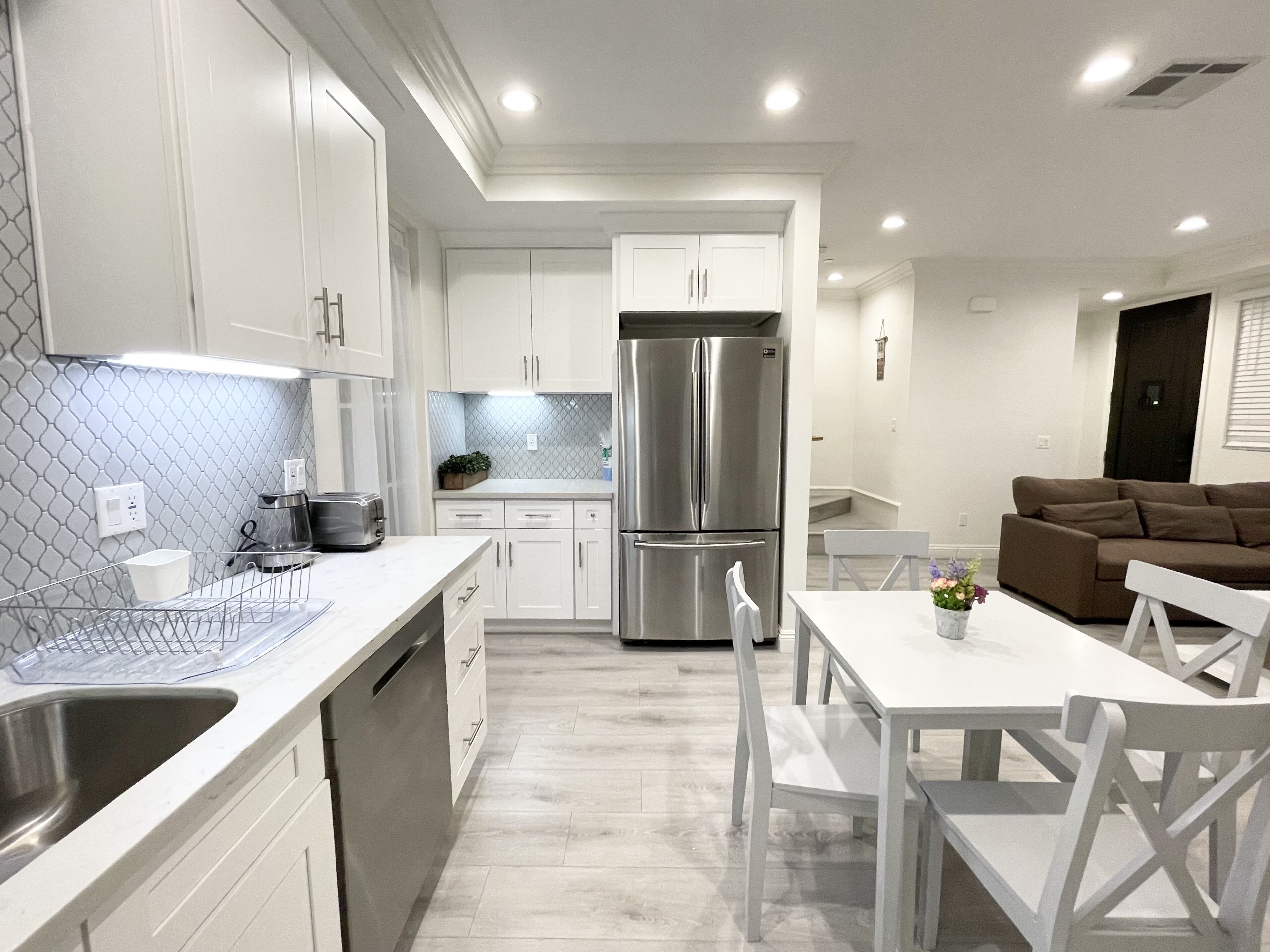 Modern Spacious 3B3B Townhome 10 mins from PCC