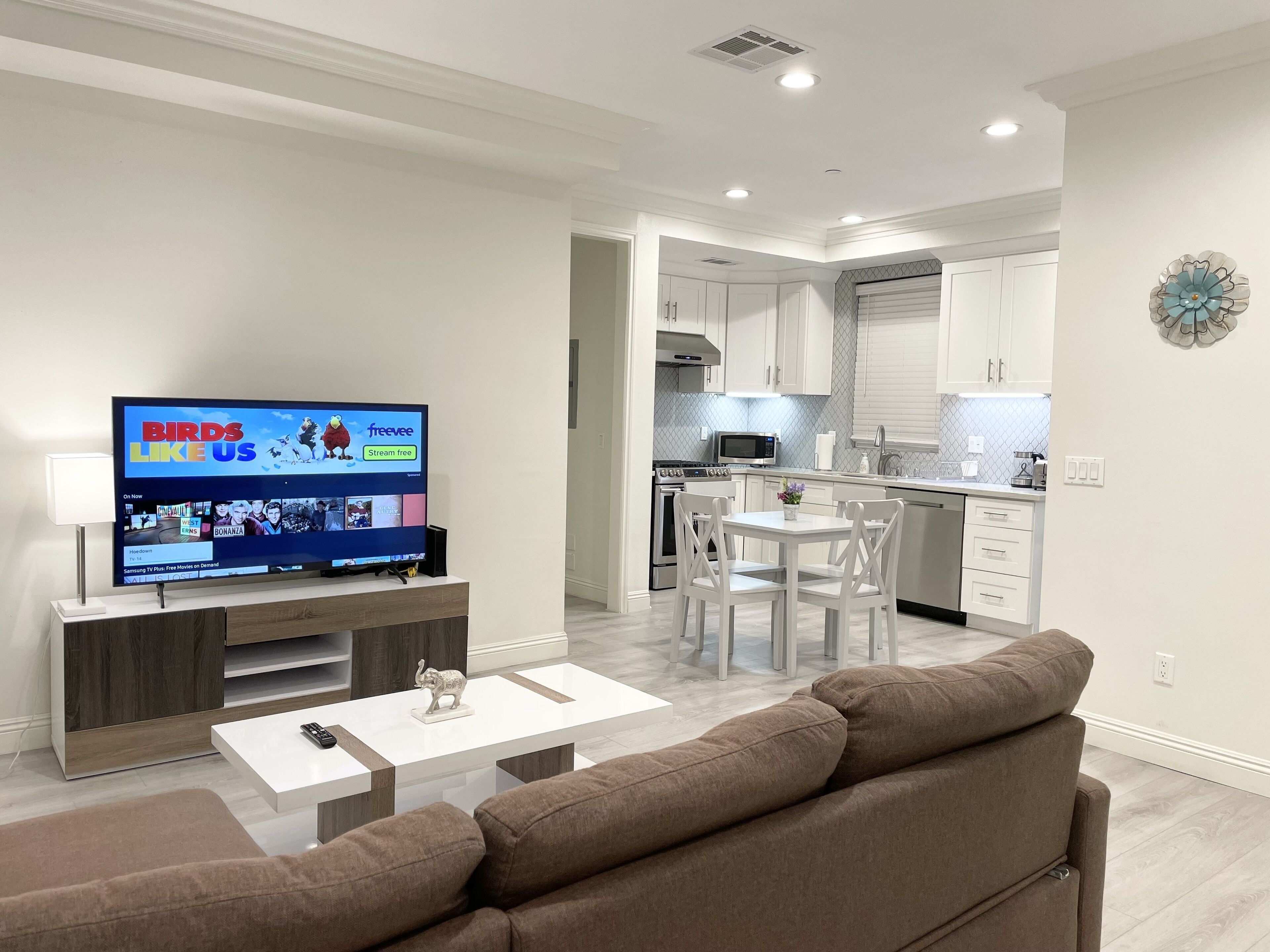 Modern Spacious 3B3B Townhome 10 mins from PCC