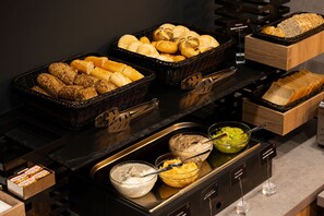 Daily buffet breakfast for a fee - Onyx Luxury Budapest (Budapest)