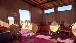 Living area - Bivouac Le Charme d'Aladdin (M'Hamid El Ghizlane)