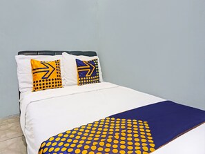 Double Room | Bed sheets - OYO Life 91600 Syariah Army Kost & Homestay (Gresik)