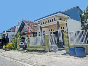 Front of property - OYO Life 91600 Syariah Army Kost & Homestay (Gresik)