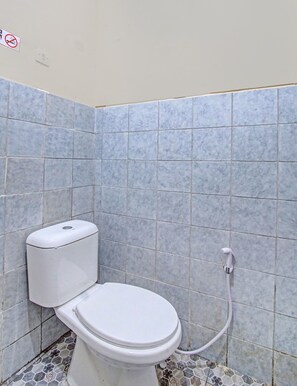 Double Room | Bathroom | Shower, rainfall showerhead, towels