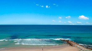 Beach - Kings Edge Unit 1 Kings Beach QLD (Kings Beach)