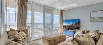 Large oceanfront 3 bedroom and a den property with pools and ice skating