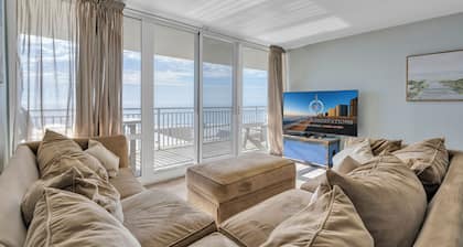 Large oceanfront 3 bedroom and a den property with pools and ice skating