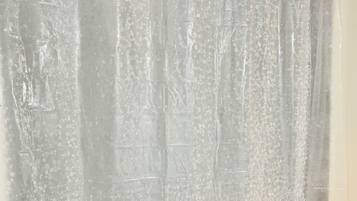 Serviettes fournies, savon