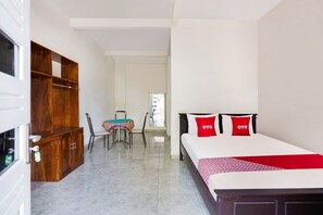 Laptop workspace, free WiFi, bed sheets