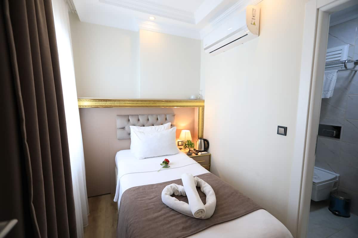 Basic Single Room | Soundproofing, iron/ironing board, free WiFi