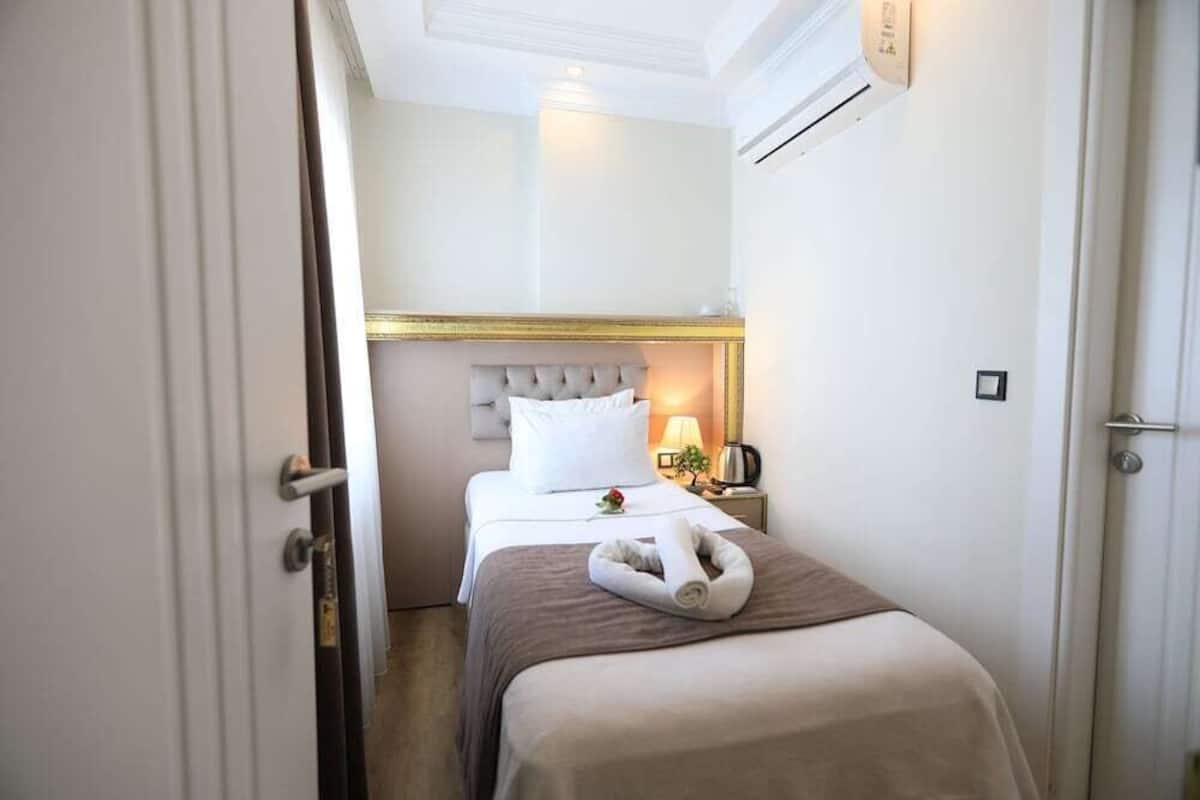 Hypo-allergenic bedding, soundproofing, iron/ironing board, free WiFi