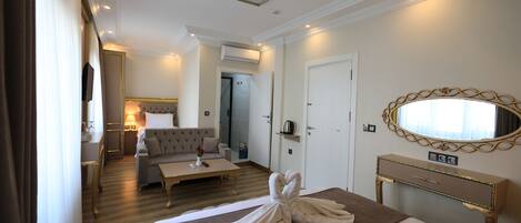 Basic Triple Room | Soundproofing, iron/ironing board, free WiFi