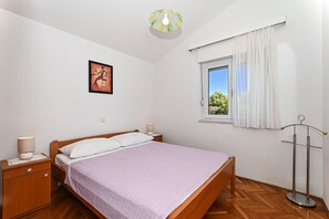 2 bedrooms, free WiFi, bed sheets - TROGIR, OKRUG GORNJI - apartment LORNA 3 (Okrug Gornji)