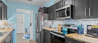 Blue Chair Key- Waterfront Home in Cedar Key!