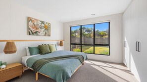 4 bedrooms, WiFi, bed sheets, wheelchair access