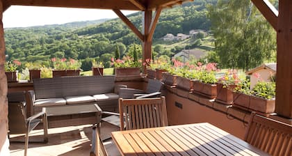 La Roche Bauernhaus mit 5 Schlafzimmern und Zugang zu einem Gemeinschaftspool