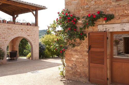 Vergecosse - La Roche 5 Bedroom Farmhouse With Terrace & Access to a Shared Pool