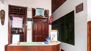 Meja sambut tetamu