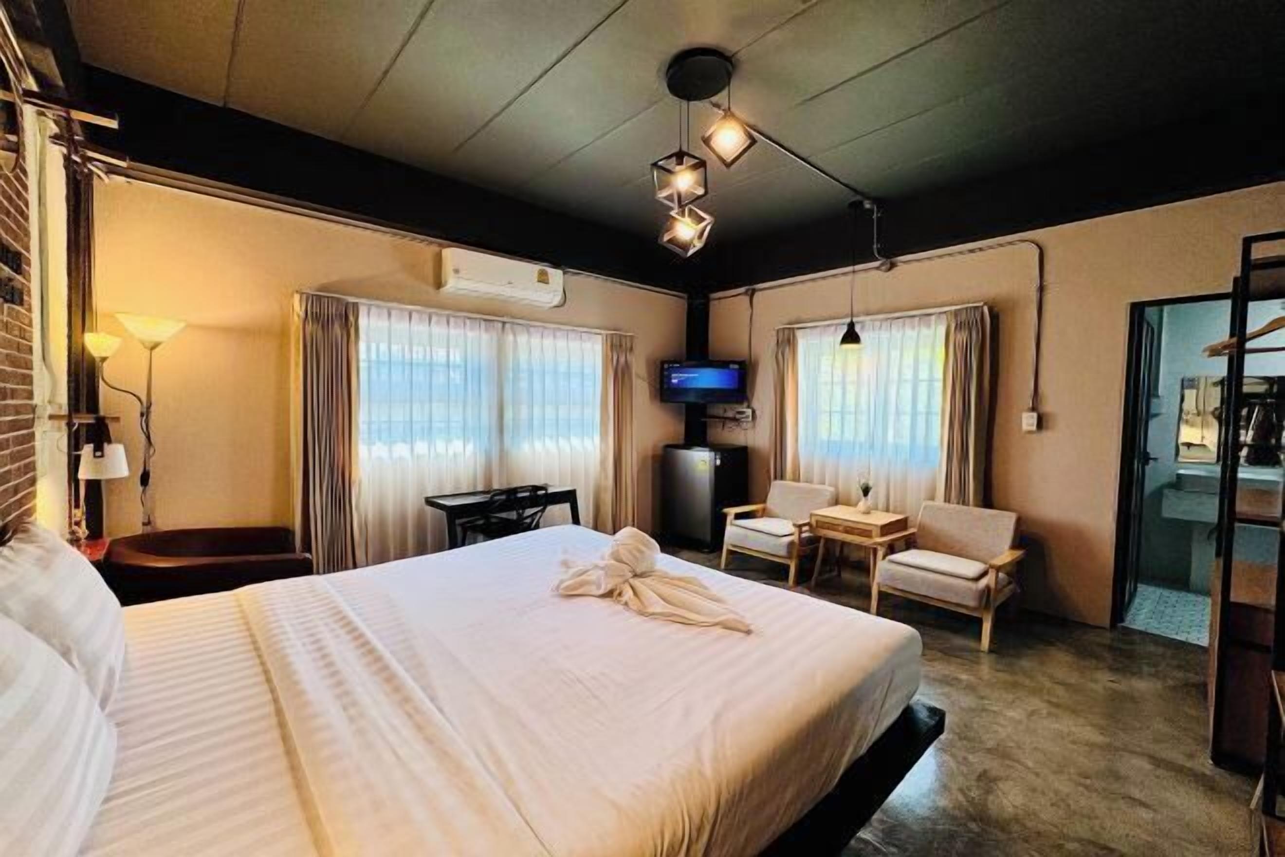 Schreibtisch, schallisolierte Zimmer, Bettwäsche