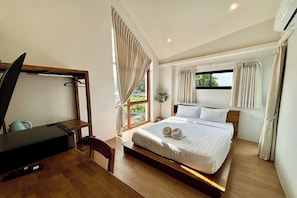 Standard-Doppelzimmer, Balkon | Schreibtisch, schallisolierte Zimmer, Bettwäsche