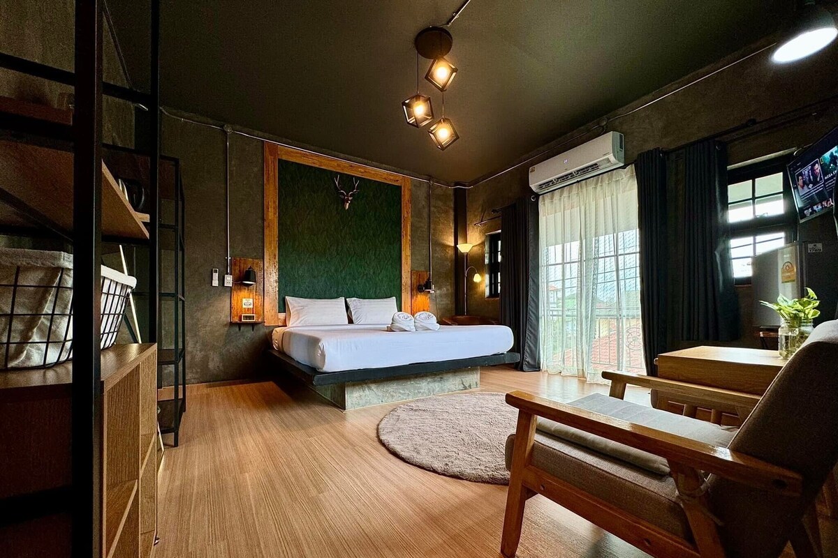 Bàn, phòng cách âm, bộ trải giường 