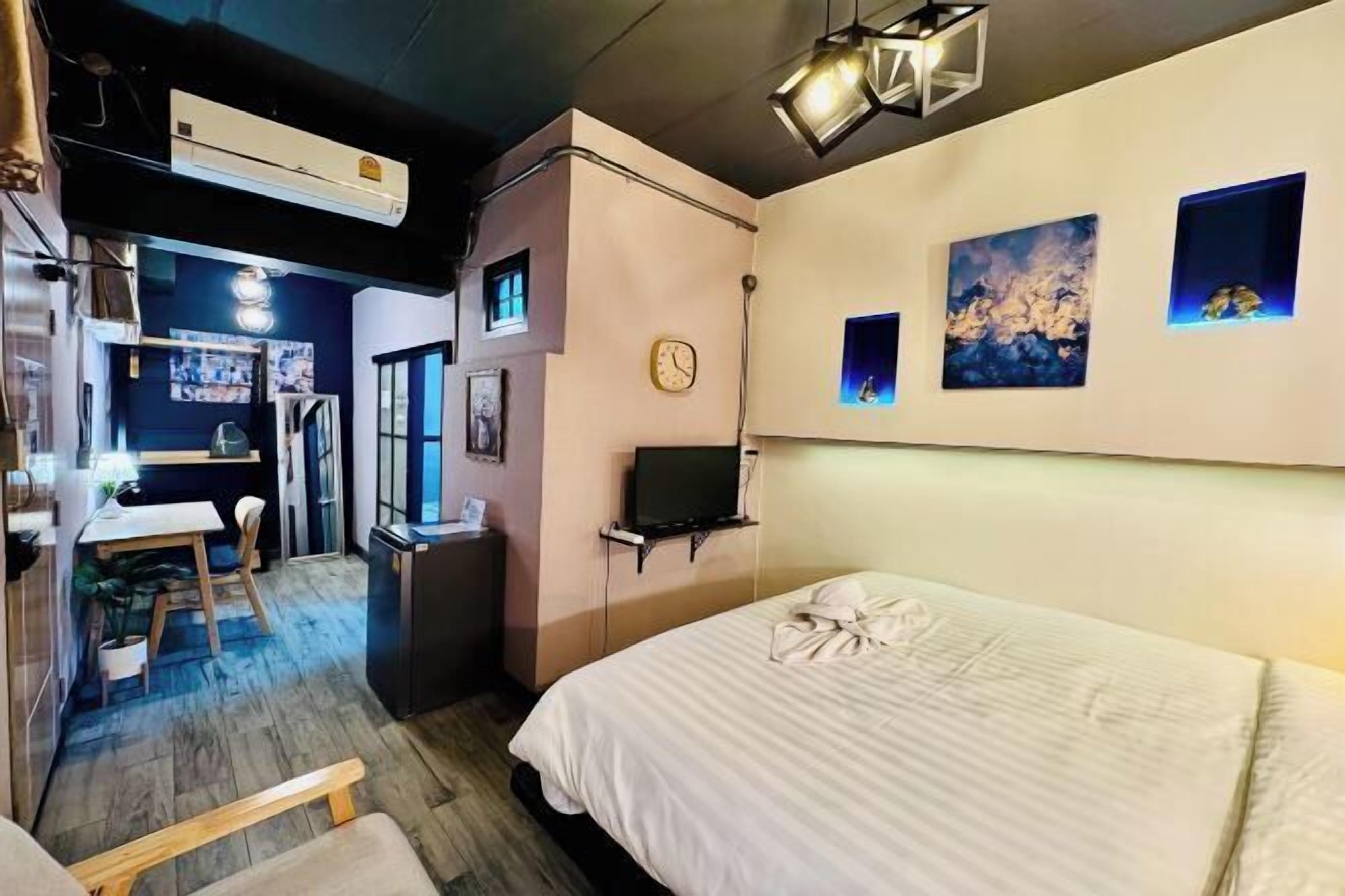 Schreibtisch, schallisolierte Zimmer, Bettwäsche