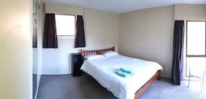 4 bedrooms, desk, iron/ironing board, free WiFi