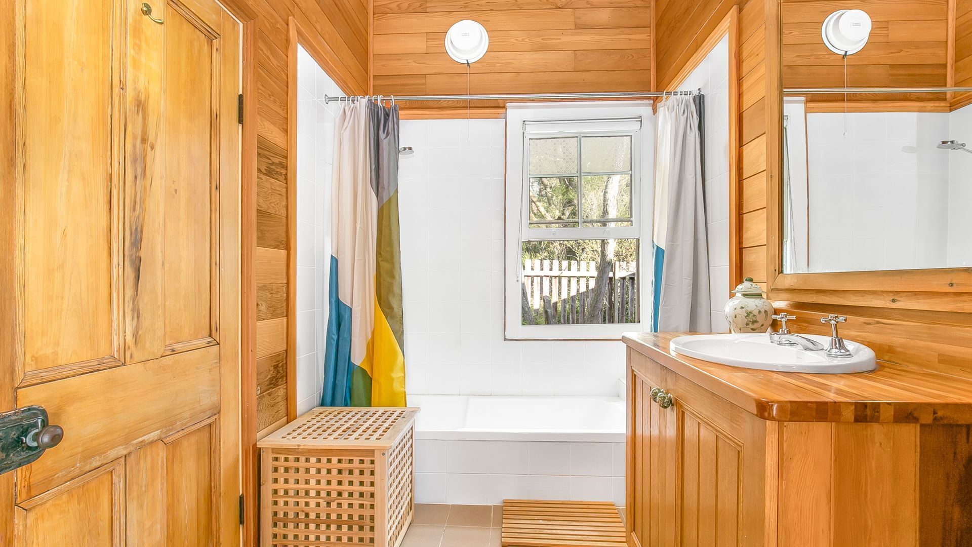 Combined shower/bathtub