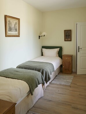 3 makuuhuonetta, vauvan matkasänky, Wi-Fi, vuodevaatteet