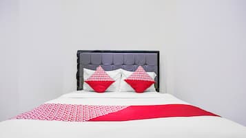 Standard Double Room | Laptop workspace, free WiFi, bed sheets