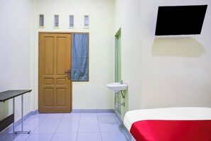 Standard Twin Room | Laptop workspace, free WiFi, bed sheets - Hotel O Balige City Near Tugu Juara Monang (Balige)