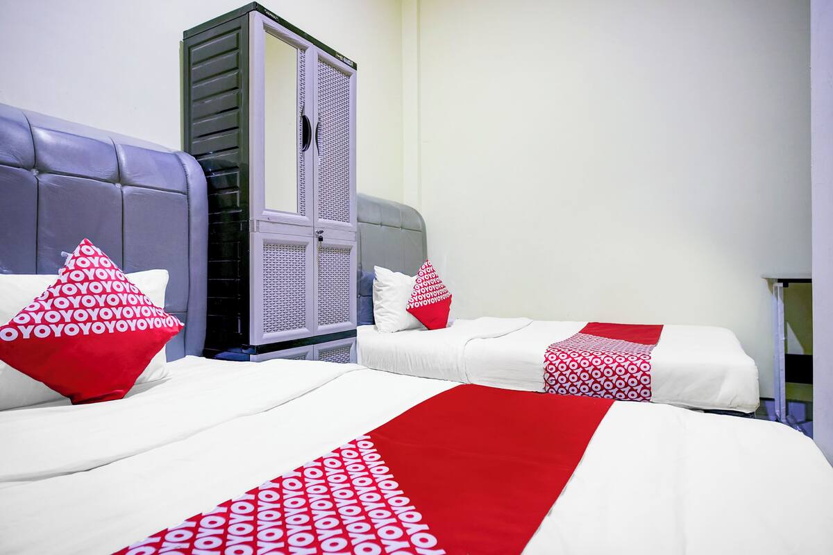 Deluxe Twin Room | Laptop workspace, WiFi (free), bed sheets