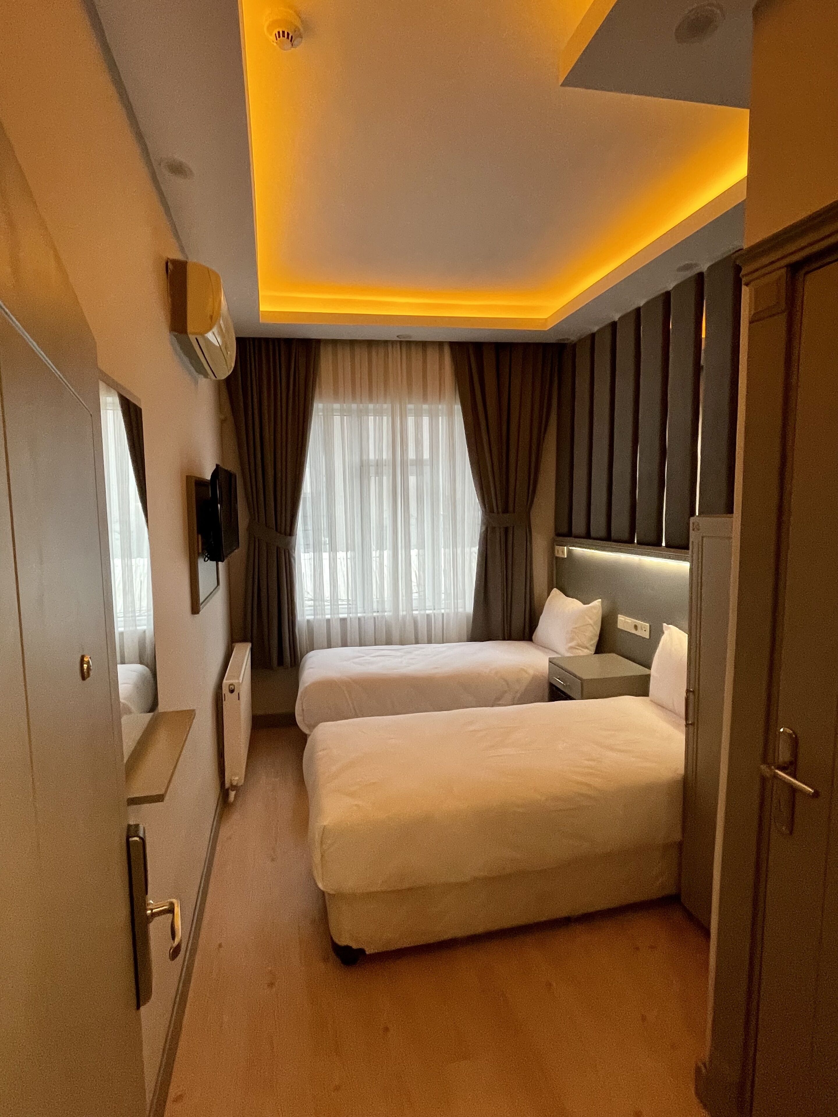 Photo - Crowned Hotel