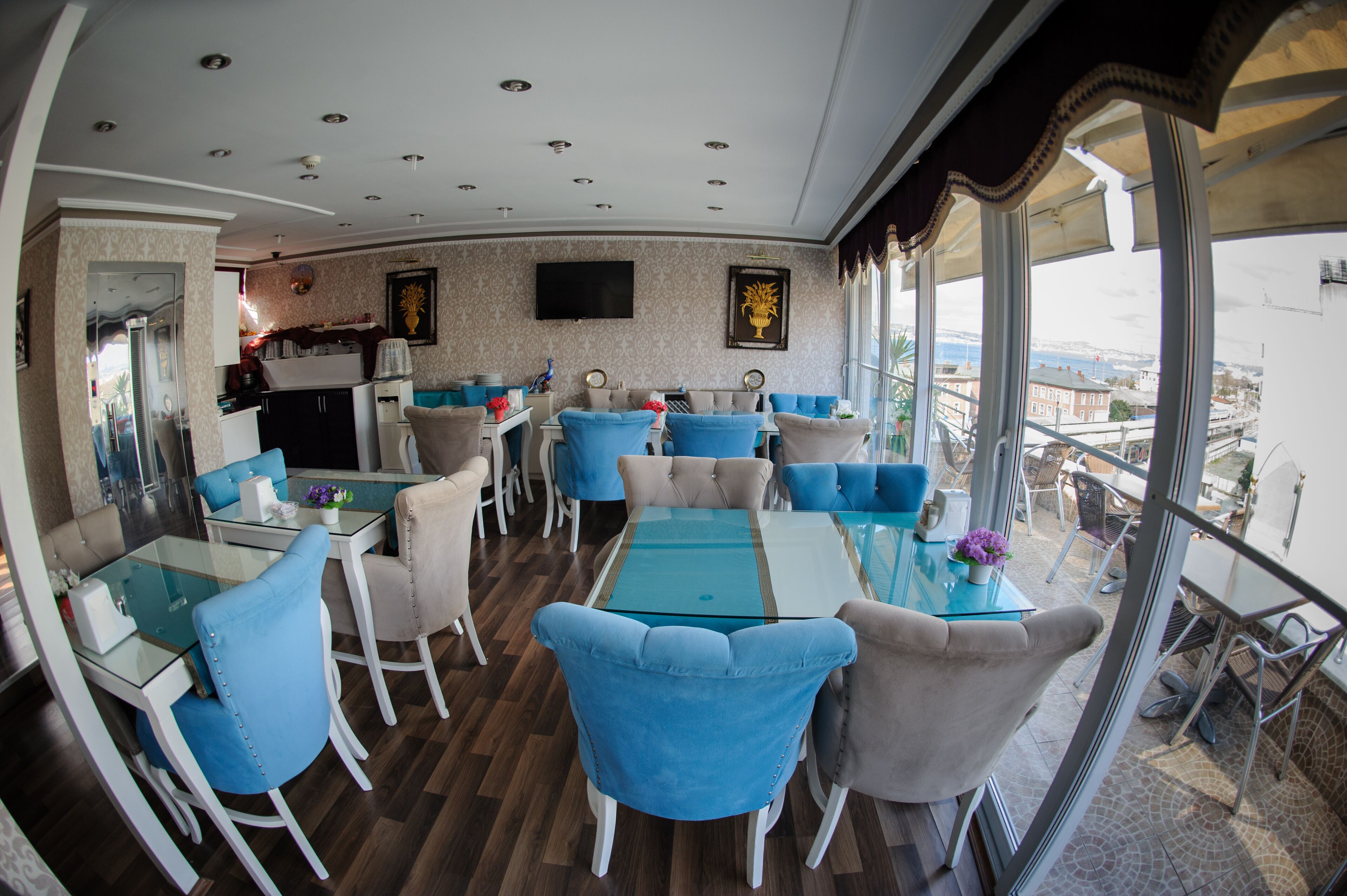 Photo - Crowned Hotel