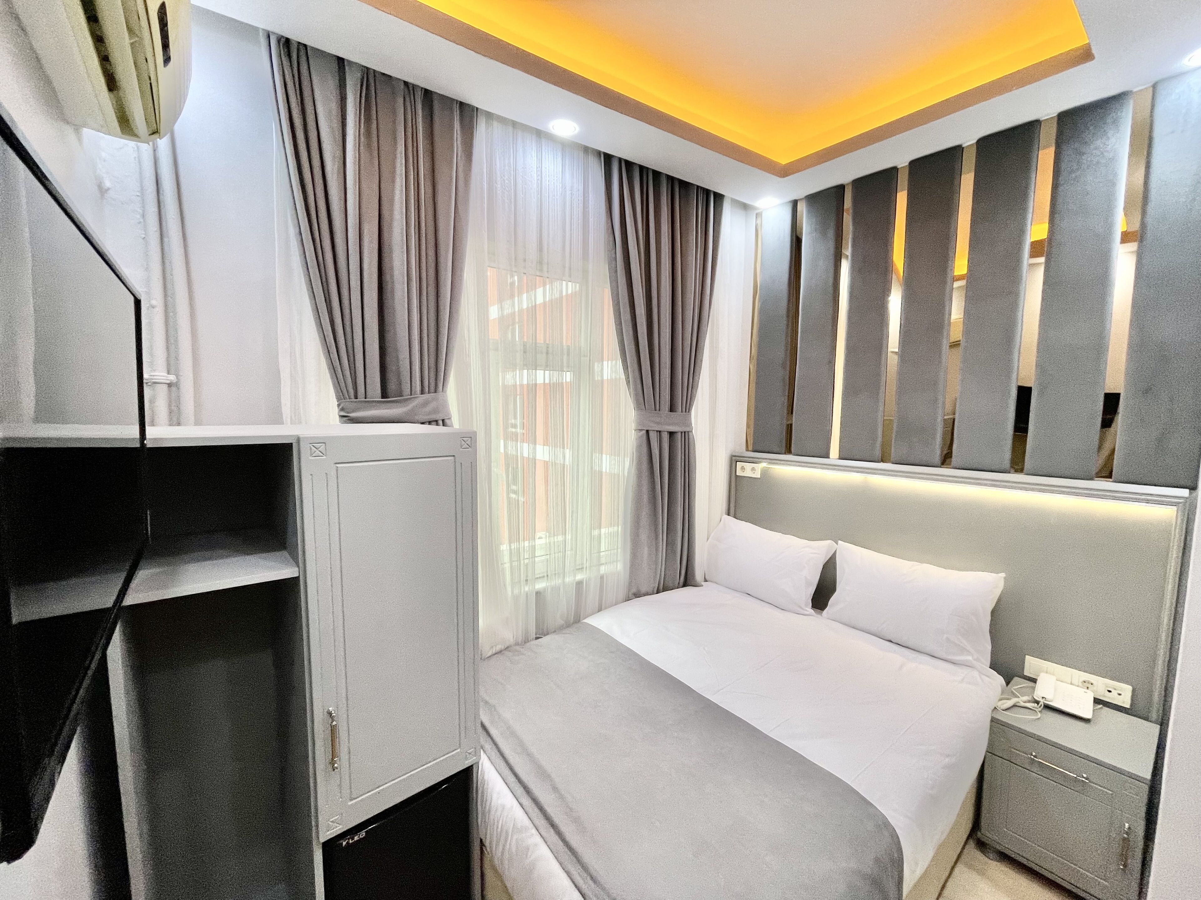 Photo - Crowned Hotel