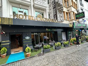 Front of property - Crowned Plus Hotel (Istanbul)
