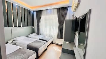 Quarto triplo standard | Cofres nos quartos, cortinas blackout, ferros/tábuas de passar roupa