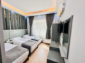 Standard Triple Room | In-room safe, blackout drapes, iron/ironing board, free WiFi - Crowned Plus Hotel (Istanbul)
