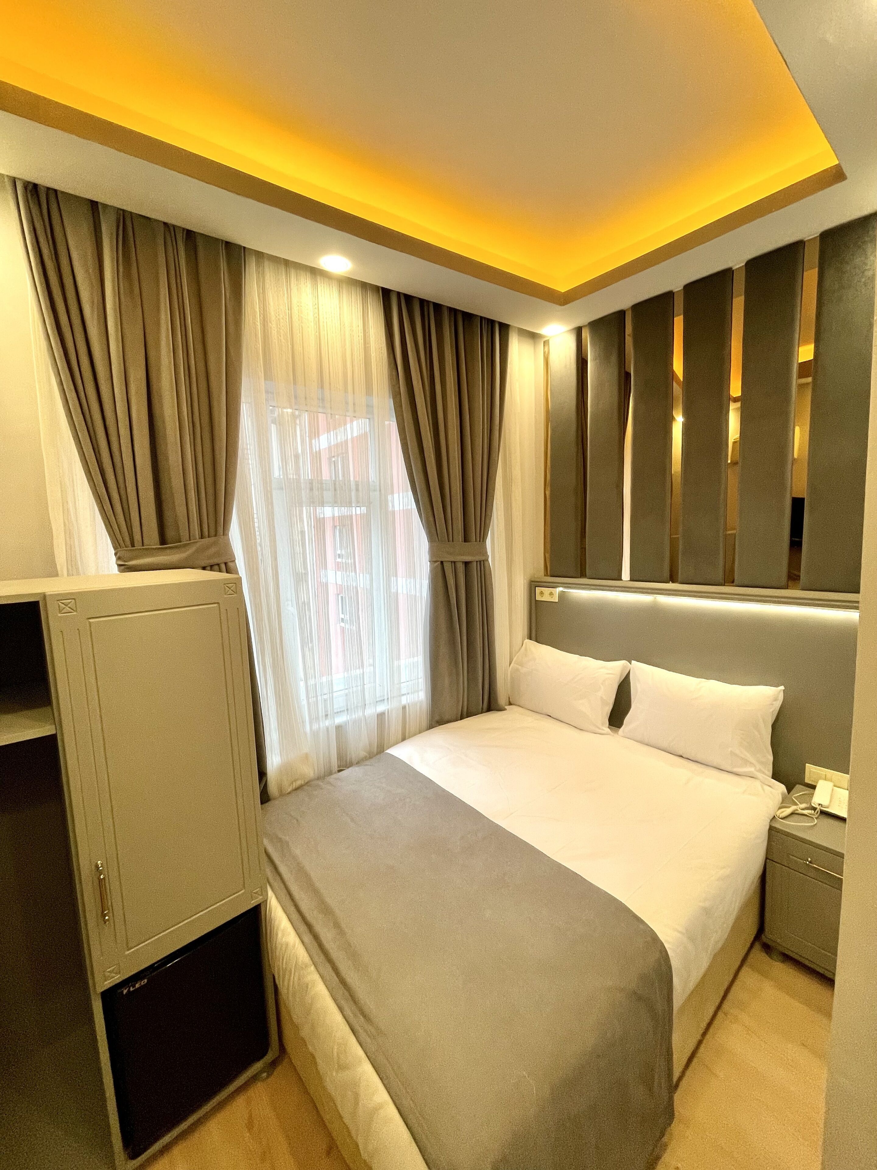 Photo - Crowned Hotel