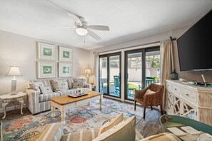 Smart TV, ping pong - Sugar Beach 2BR/2BA- Beach Service Included! Pet Friendly! (Panama City Beach)