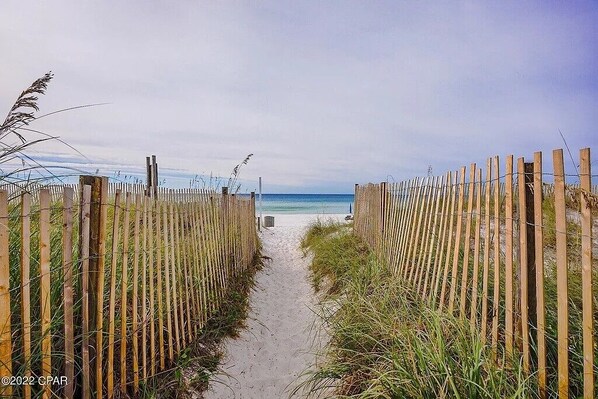 On the beach - Sugar Beach 2BR/2BA- Beach Service Included! Pet Friendly! (Panama City Beach)