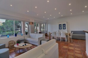 TV - Apartment 100m2, Shared pool, Private beach, Mediterranean garden (La Croix-Valmer)