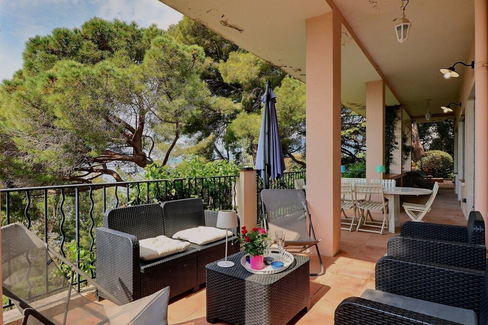 LE HUIT, 1 bedroom, Shared pool, Private beach, Méditerranéen Garden