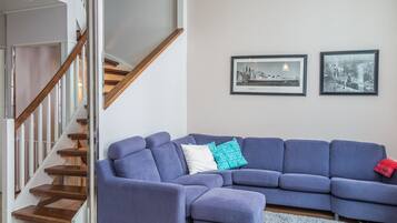 Una televisión, un reproductor de DVD